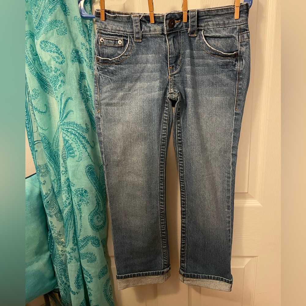 Delia’s Bailey style cropped jeans
